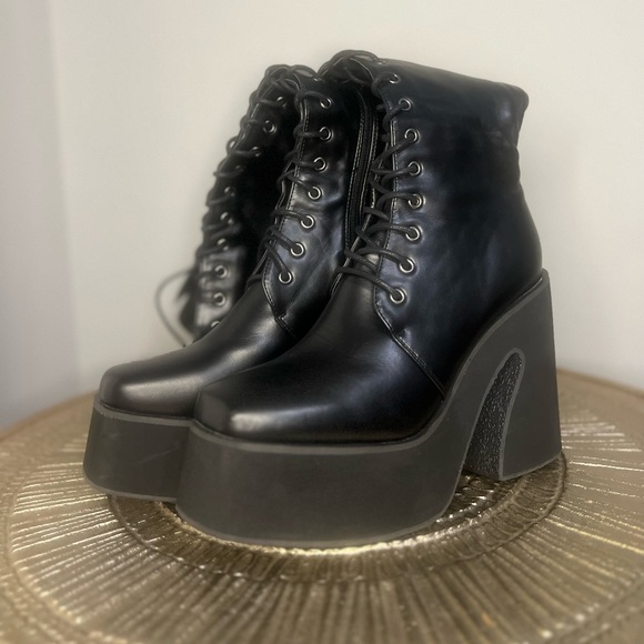 Dolls Kill Shoes - Dolls kill black platform lace up under the knee boots pre owned size 9
